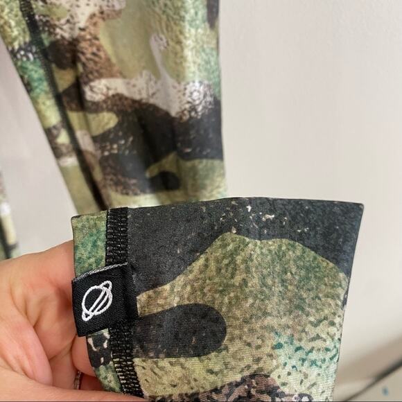 Terez Camo Tall Band Leggings Size S Metallic Green Silver Activewear Gym - Picture 4 of 10